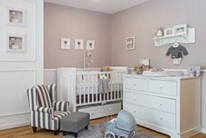 חדר תינוקות עם פרקט